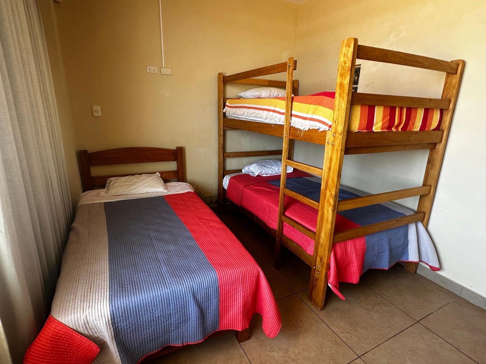 アシア Yolo House Peru Bed & Breakfast エクステリア 写真