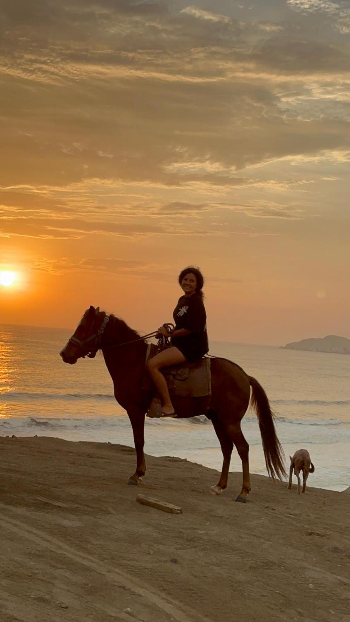 アシア Yolo House Peru Bed & Breakfast エクステリア 写真