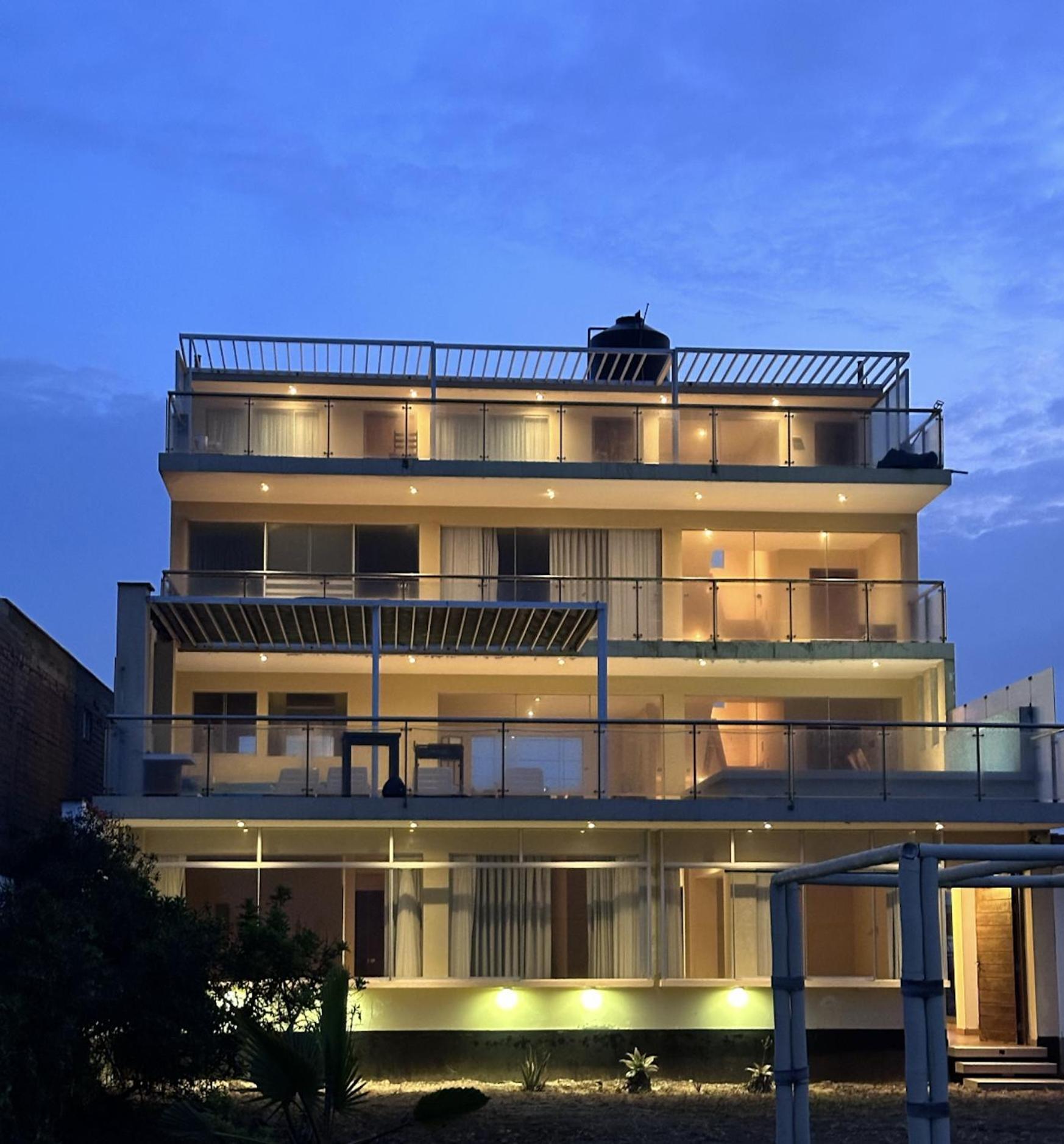 アシア Yolo House Peru Bed & Breakfast エクステリア 写真