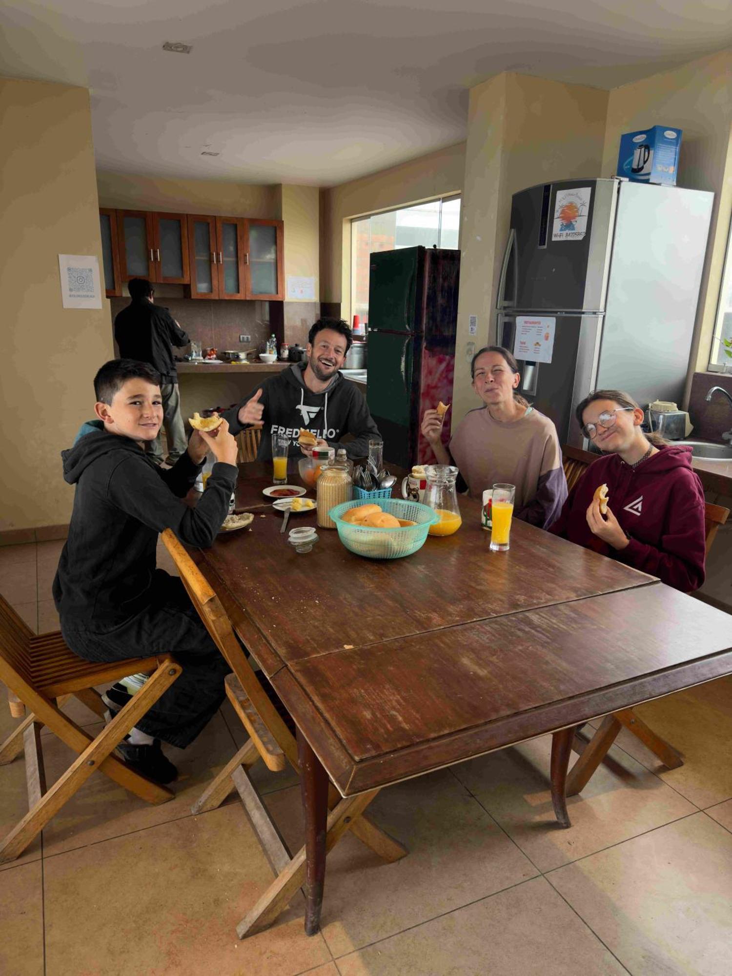 アシア Yolo House Peru Bed & Breakfast エクステリア 写真