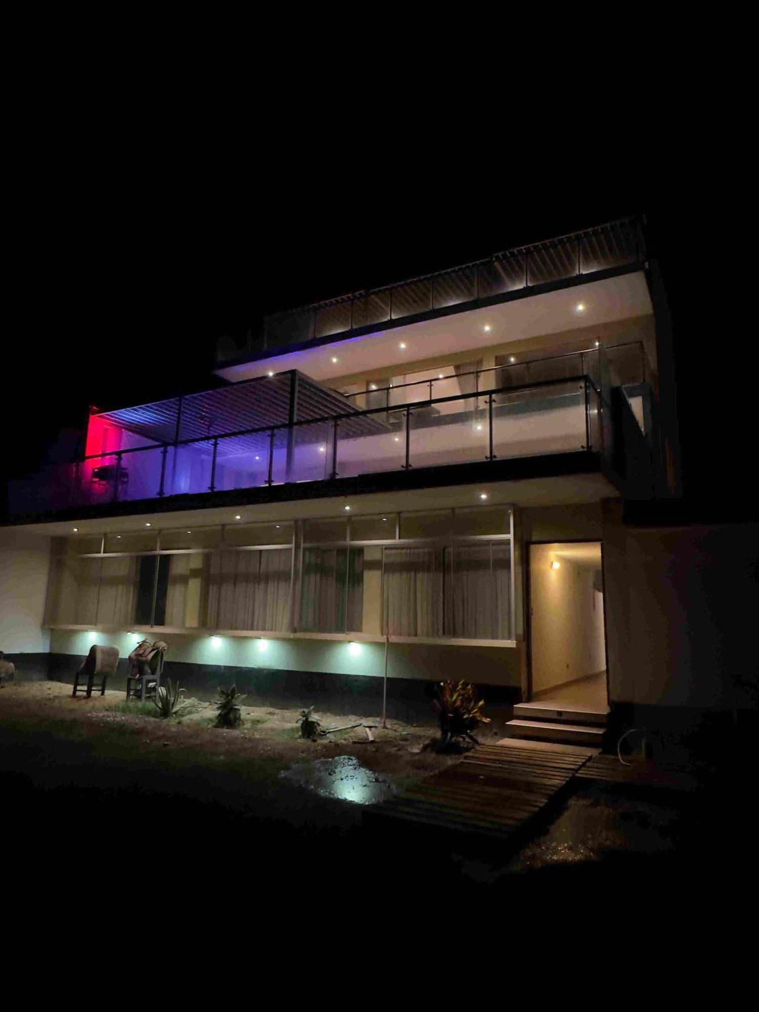 アシア Yolo House Peru Bed & Breakfast エクステリア 写真